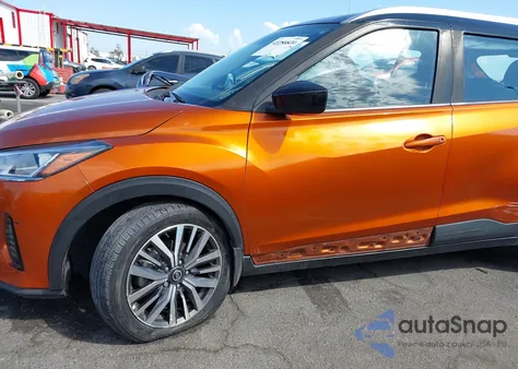 2021 Nissan Kicks Sv Xtronic Cvt z USA, uszkodzony, nr VIN 3N1CP5CV1ML559470